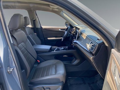 Used 2025 Volkswagen Atlas SEL AWD/4WD image 15
