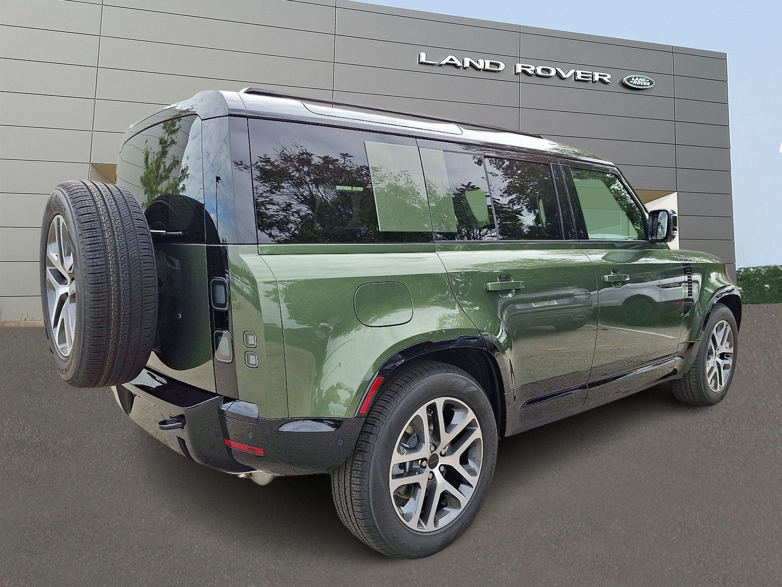 New 2026 Land Rover Defender 110 X-Dynamic SE AWD/4WD image 2
