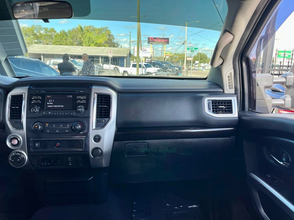Used 2017 Nissan Titan SV AWD/4WD image 32