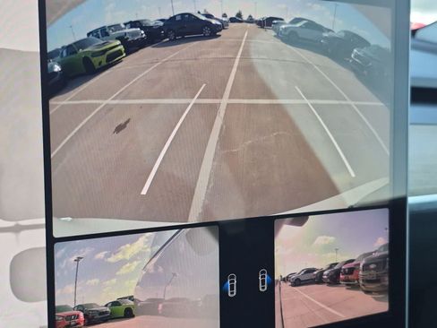Used 2023 Tesla Model Y Long Range AWD/4WD image 31