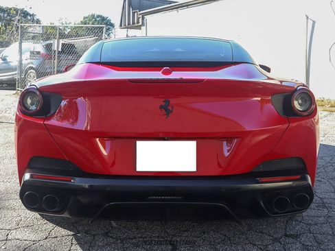 Used 2019 Ferrari Portofino image 7