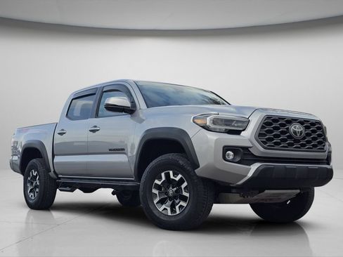 Used 2020 Toyota Tacoma TRD Off-Road image 2
