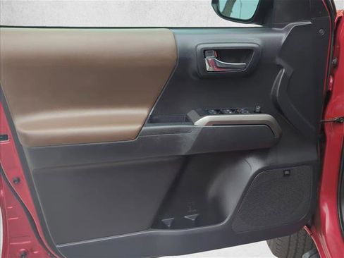 Used 2022 Toyota Tacoma Limited RWD image 10