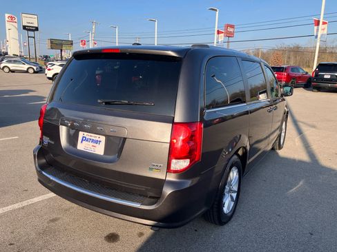 Used 2019 Dodge Grand Caravan SXT image 7