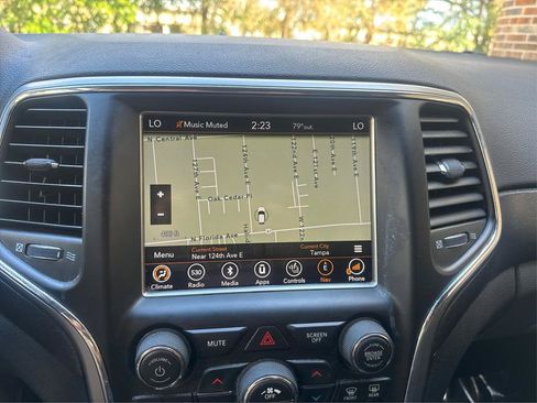 Used 2018 Jeep Grand Cherokee Altitude RWD image 26