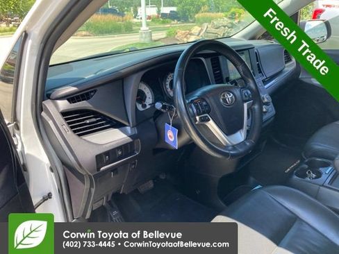 Used 2015 Toyota Sienna SE w/ SE Preferred Package FWD image 13