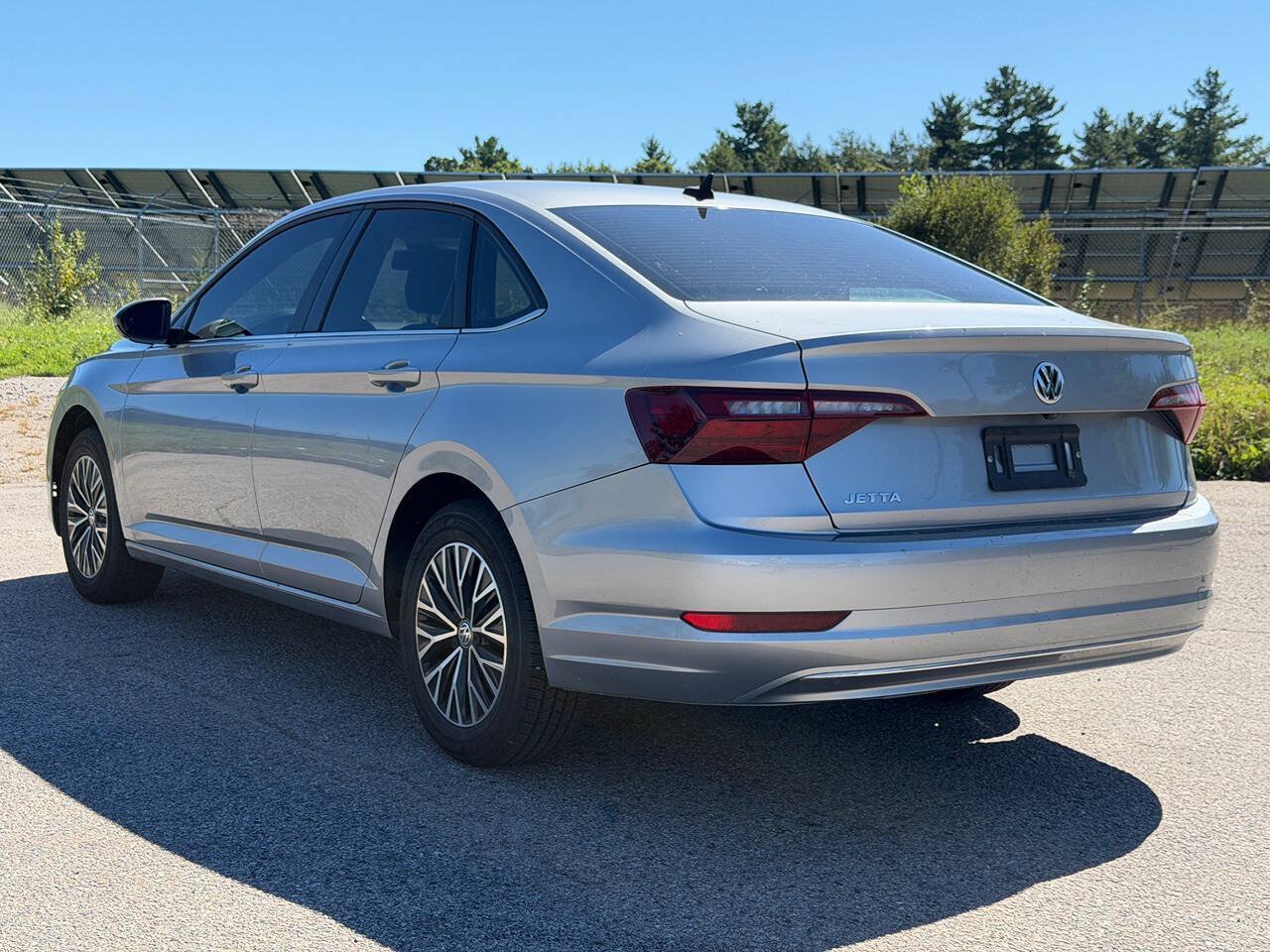 Used 2020 Volkswagen Jetta SE w/ SE Cold Weather Package FWD image 3