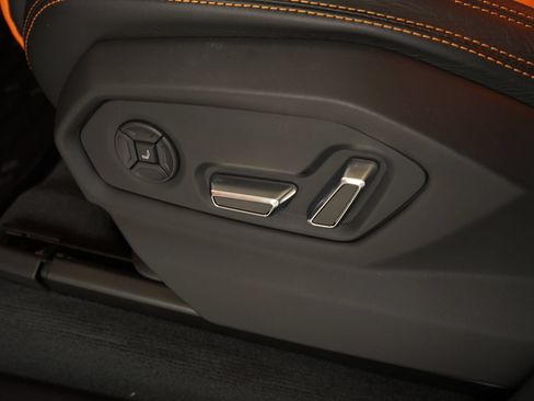 Used 2022 Lamborghini Urus AWD/4WD image 29