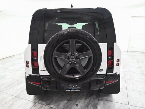 Used 2023 Land Rover Defender 110 X-Dynamic SE image 5