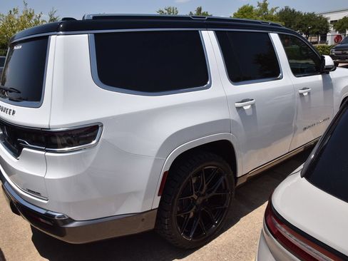 Used 2022 Jeep Grand Wagoneer Series I AWD/4WD image 6