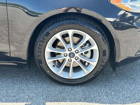 Used 2019 Ford Fusion SE FWD image 12