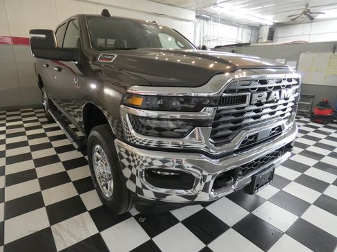 Used 2025 RAM 2500 Tradesman AWD/4WD image 3