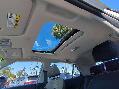 Used 2025 Hyundai Venue SEL FWD image 18