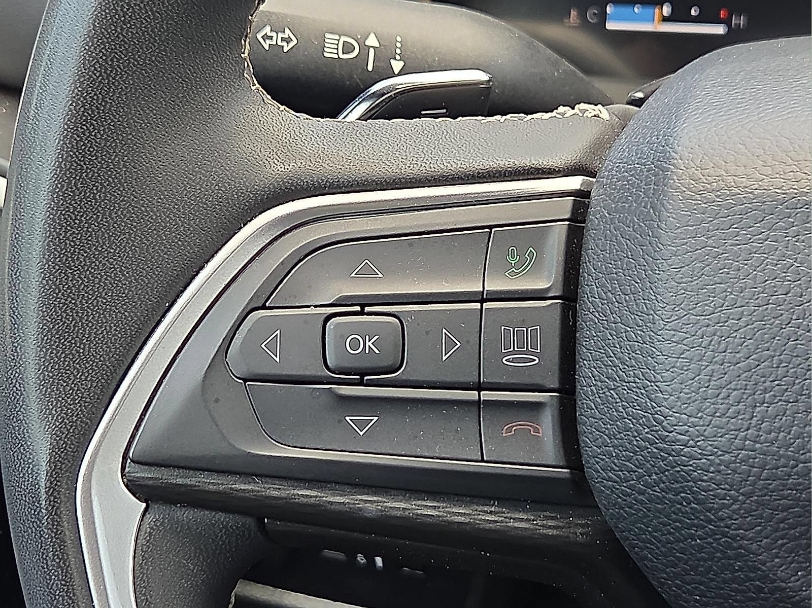Used 2024 Jeep Grand Cherokee Altitude AWD/4WD image 21
