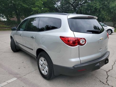 Used 2011 Chevrolet Traverse LS FWD image 3