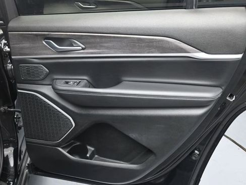 Used 2021 Jeep Grand Cherokee L Limited image 32