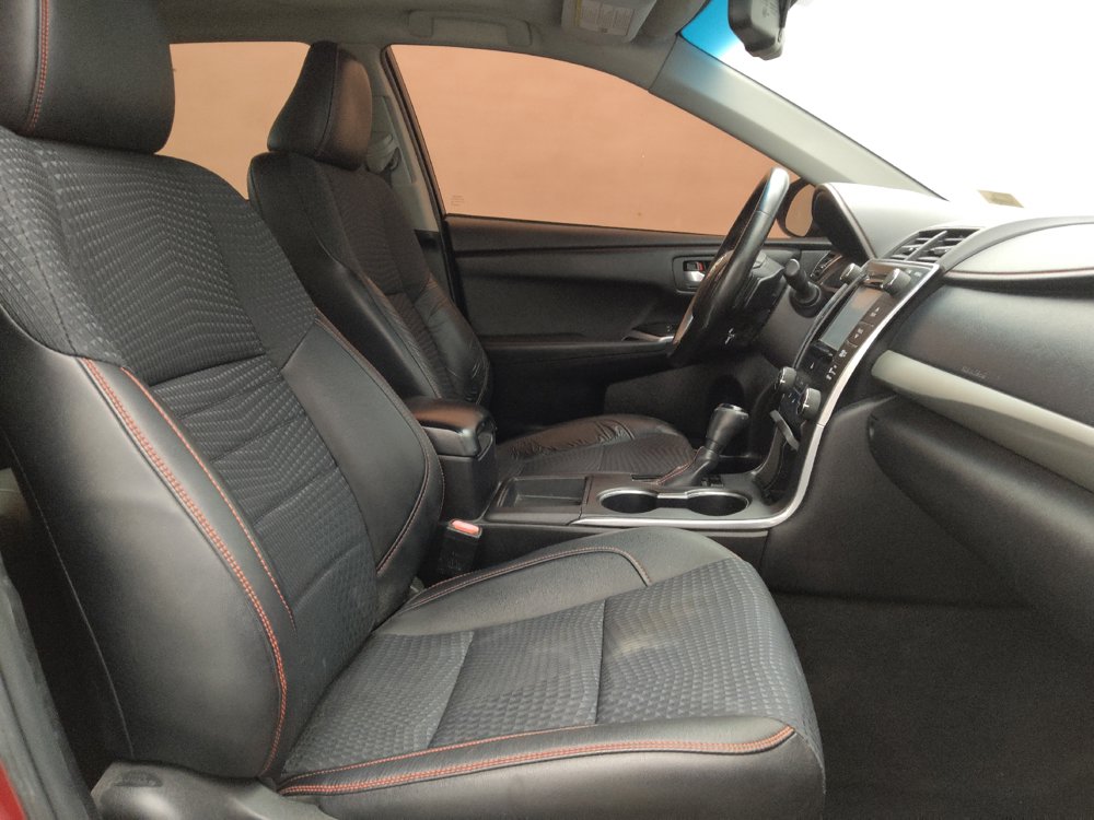 Used 2015 Toyota Camry SE w/ Moonroof Package FWD image 21