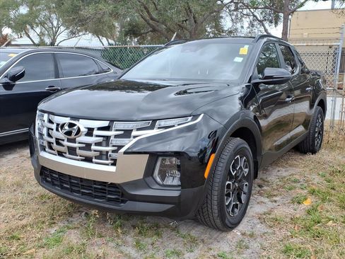 Used 2022 Hyundai Santa Cruz SEL Premium image 3