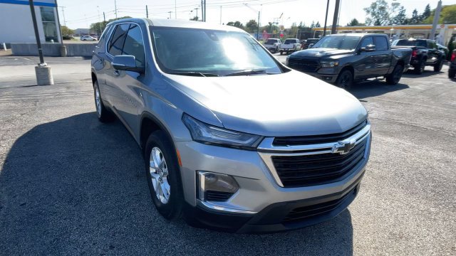 Used 2023 Chevrolet Traverse LS w/ Safety Package FWD image 4