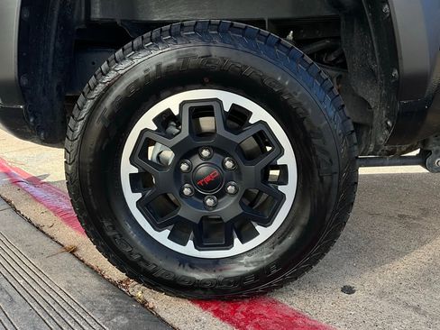 Used 2025 Toyota Tacoma TRD Off-Road image 9