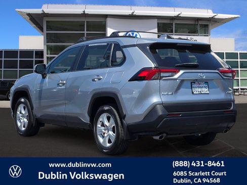 Used 2021 Toyota RAV4 XLE w/ Convenience Package FWD image 6