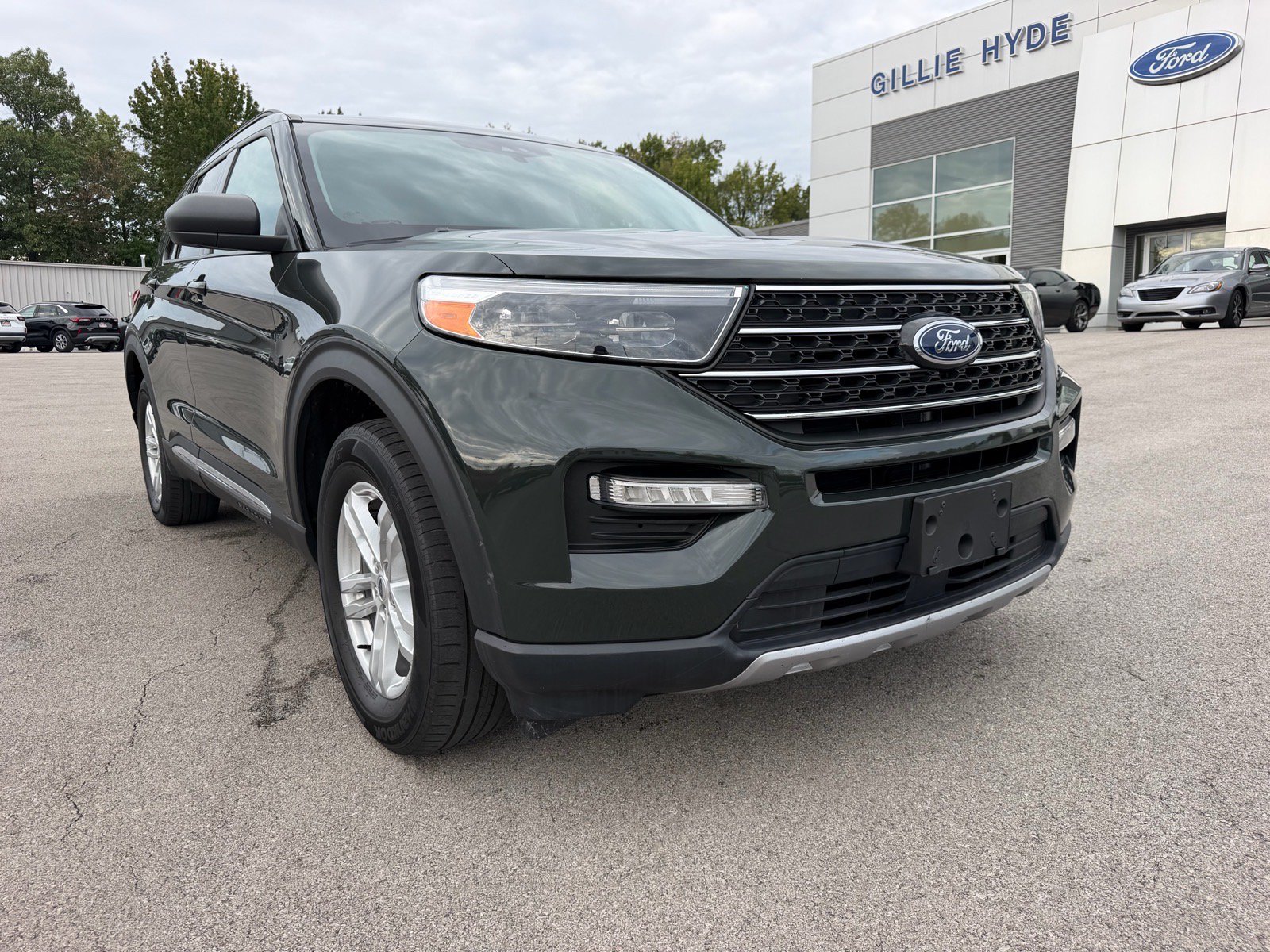 Used 2023 Ford Explorer XLT w/ Equipment Group 202A AWD/4WD image 2