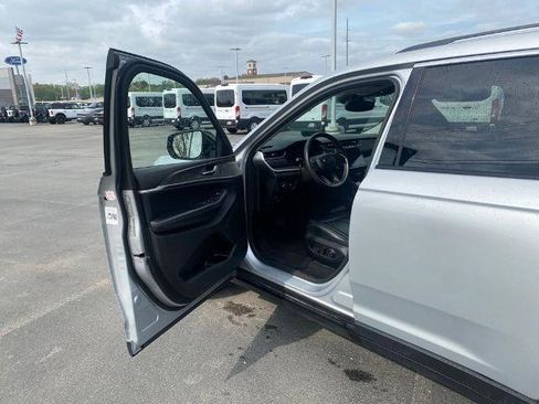 Used 2023 Jeep Grand Cherokee L Limited AWD/4WD image 10
