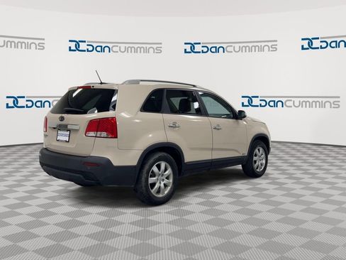 Used 2011 Kia Sorento LX w/ Convenience Pkg image 8