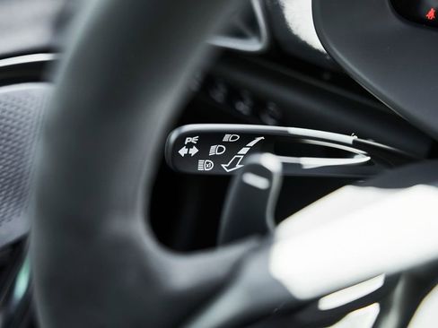 Used 2024 McLaren Artura image 37