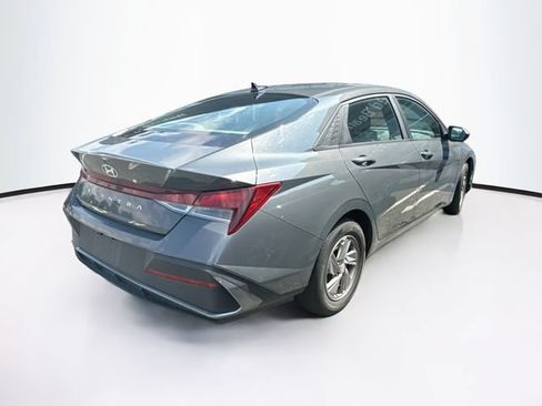 Certified 2024 Hyundai Elantra SE FWD image 12