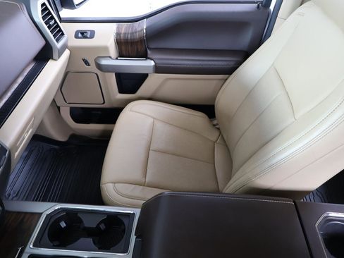 Used 2019 Ford F150 Lariat w/ Equipment Group 502A Luxury AWD/4WD image 19