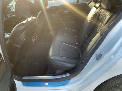 Used 2020 BMW 740i w/ M Sport Package image 25