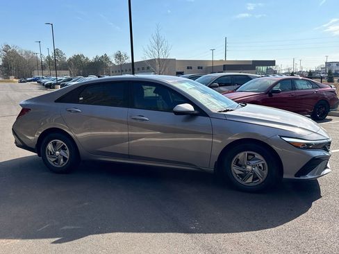 New 2026 Hyundai Elantra SE image 6