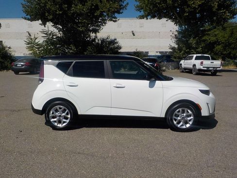 Used 2025 Kia Soul S image 2