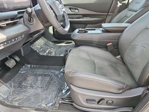 Used 2023 Nissan Ariya FWD image 17