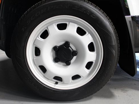 Used 2025 Land Rover Defender 110 S image 17