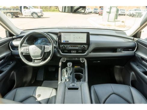 Used 2025 Toyota Grand Highlander XLE image 20