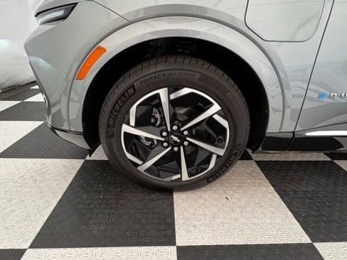 Used 2024 Chevrolet Equinox EV LT FWD image 11