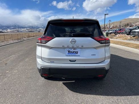 Used 2025 Nissan Rogue SV image 5