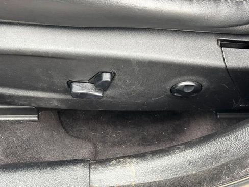 Used 2017 Chrysler 300 Touring w/ Value Package image 19