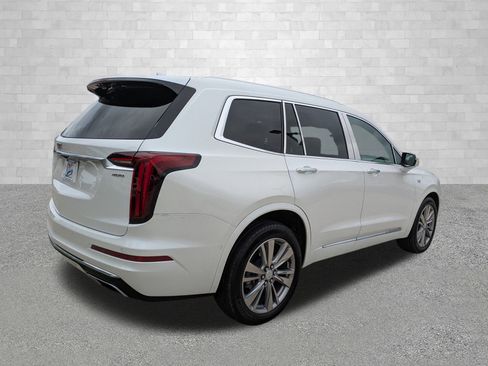 Used 2023 Cadillac XT6 Premium Luxury w/ Technology Package image 2