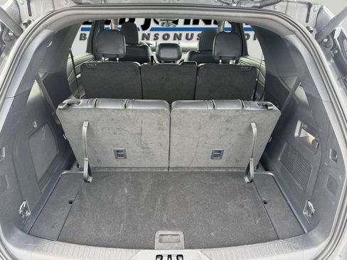 Used 2025 Ford Explorer ST-Line w/ ST-Line Street Pack AWD/4WD image 9