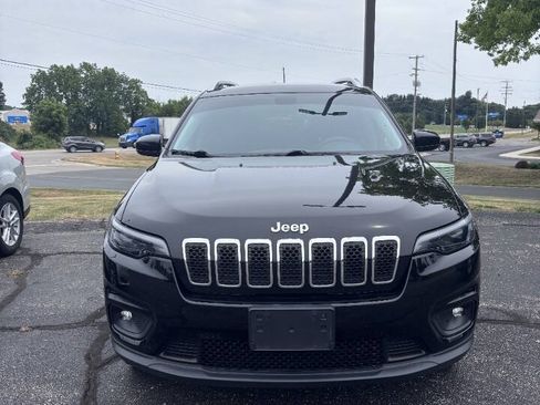 Used 2019 Jeep Cherokee Latitude w/ Popular Appearance Group AWD/4WD image 3