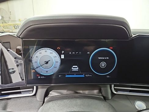 Certified 2025 Hyundai Elantra SEL image 17