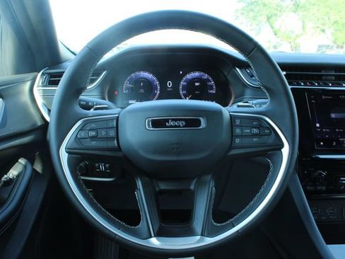 Used 2025 Jeep Grand Cherokee Laredo X AWD/4WD image 23