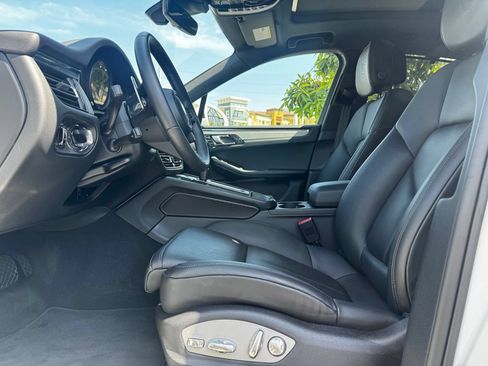 Used 2026 Porsche Macan AWD/4WD image 15