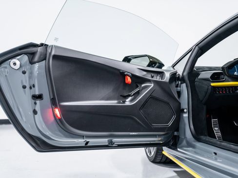 Used 2023 Lamborghini Huracan STO image 21