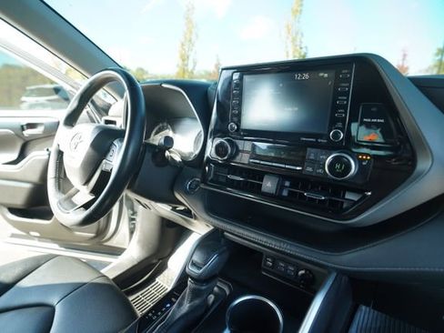 Used 2022 Toyota Highlander XLE image 34