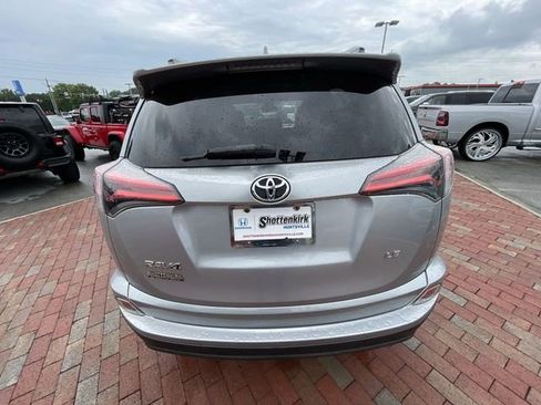 Used 2018 Toyota RAV4 LE FWD image 30