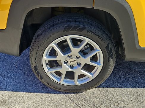 Used 2023 Jeep Renegade Latitude w/ Premium Group image 5